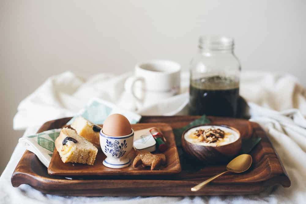 breakfast in bed 